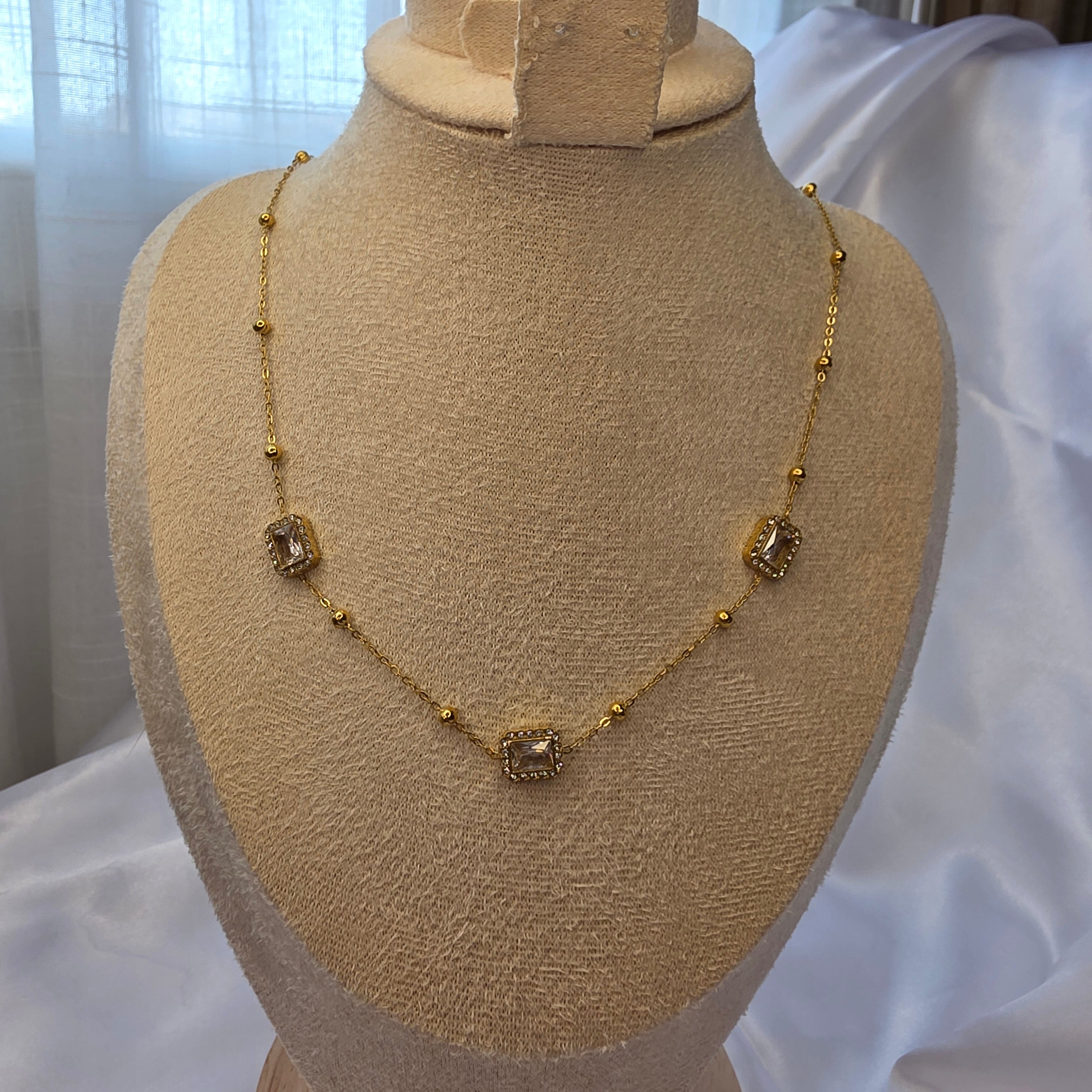 Collier Stacy