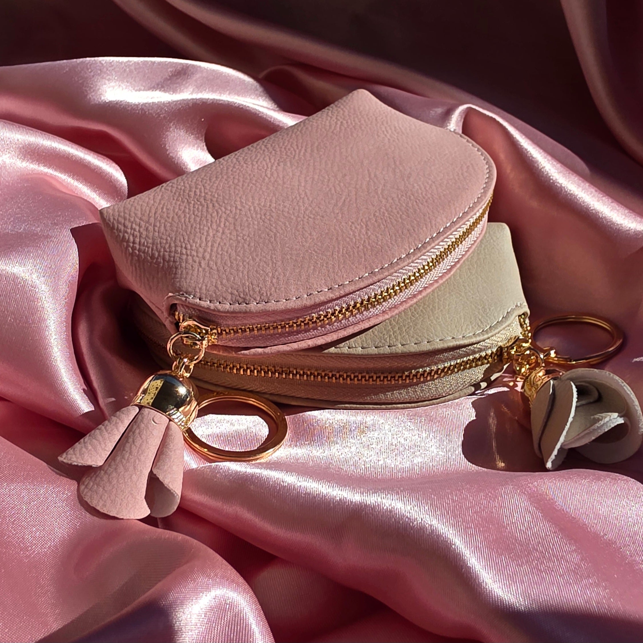 👛 Stylish mini zipped purse