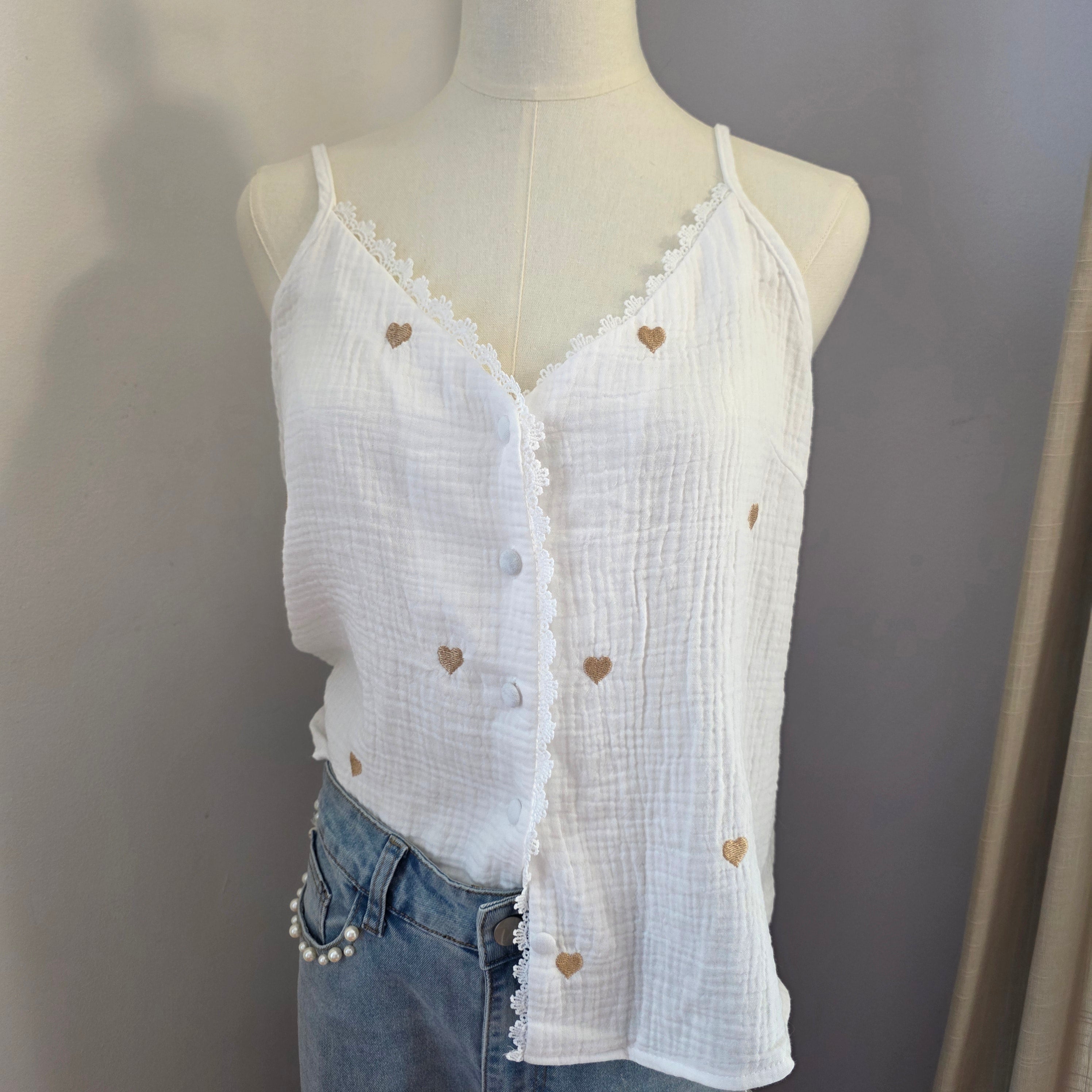 Top blanc brodé cœurs dorés
