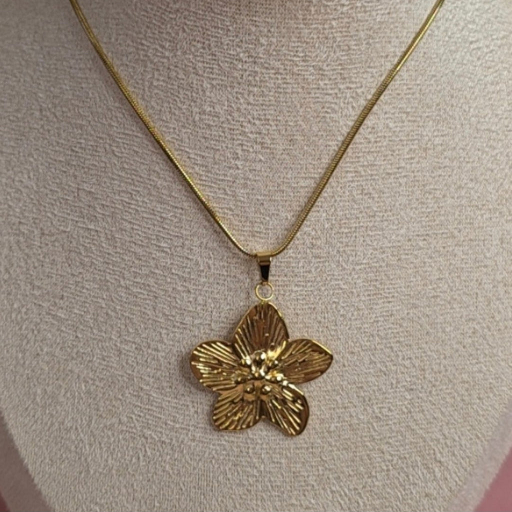 Ensemble collier et boucles d'oreilles Doréa